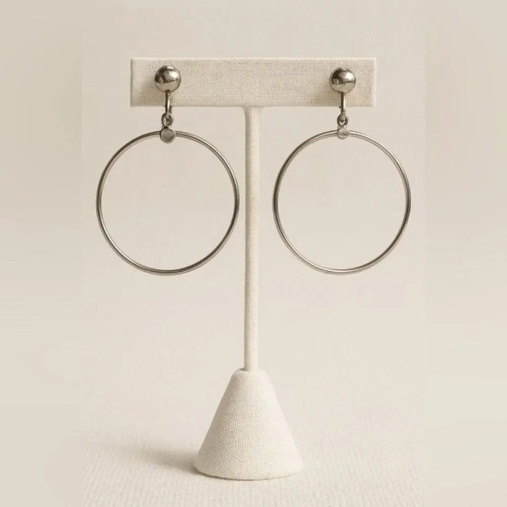 Vintage Y2K Womens Dainty Silver Tone Drop Clip On Hoop Earrings Lightweight 90s